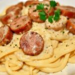 Macarrão cremoso com salsicha