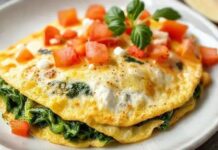 Omelete Mediterrânea com Queijo Branco Omelete mediterrânea com queijo branco