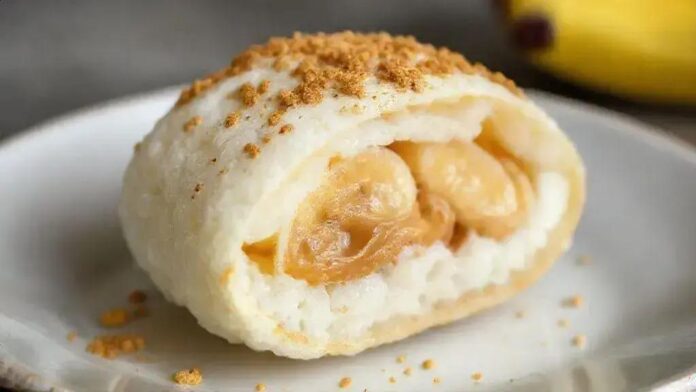 Tapioca recheada de banana e pasta de amendoim